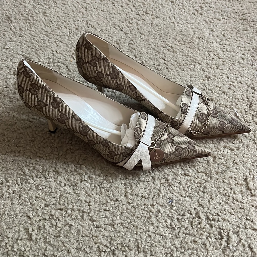 Gucci Monogram Heels - Picture 2 of 4